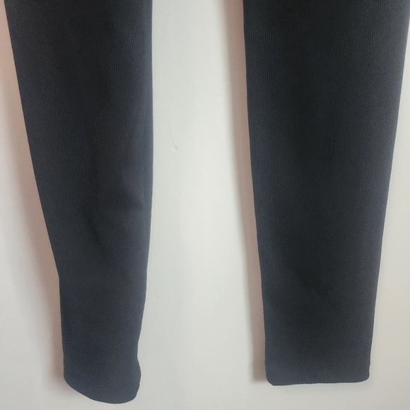 UA Women's Ribbed Compression Legging sz med - Picture 3 of 9